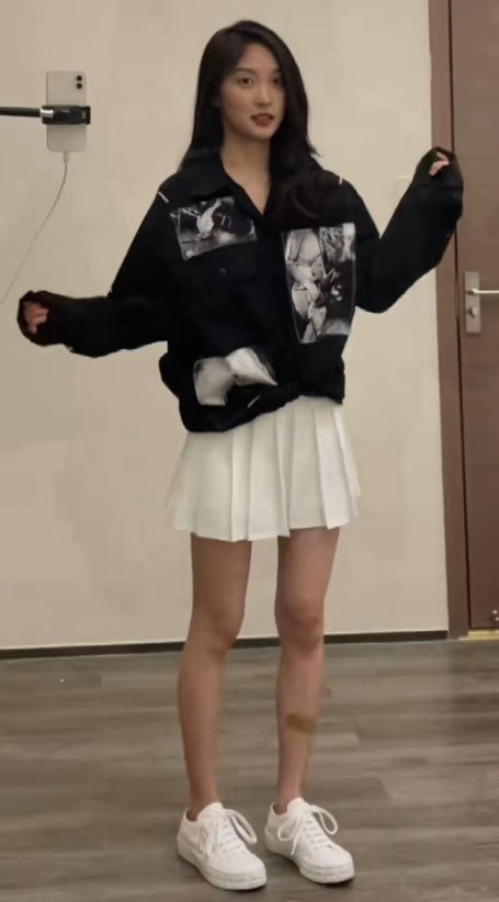 抖音网红牟牟刘老师身材?美腿给你看要不要