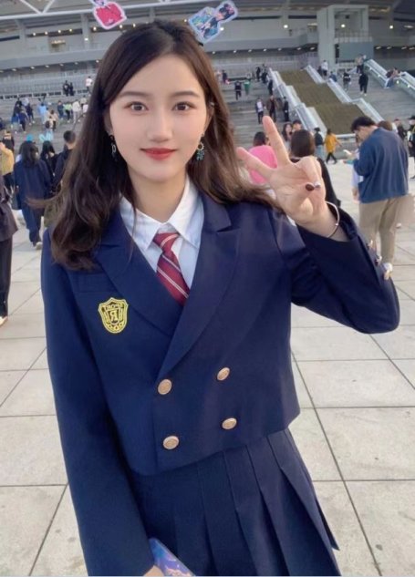 美女穿学生装去看演唱会