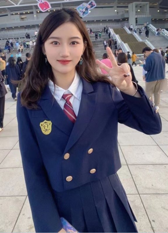 美女穿学生装去看演唱会