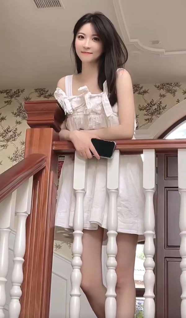 这是网红美女甜泡芙吧