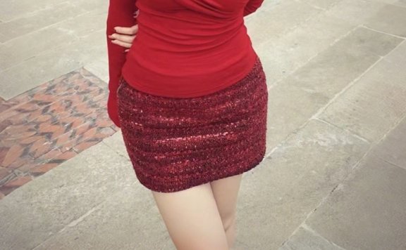 利用AI扩图把微信朋友圈不完整的照片生成美腿